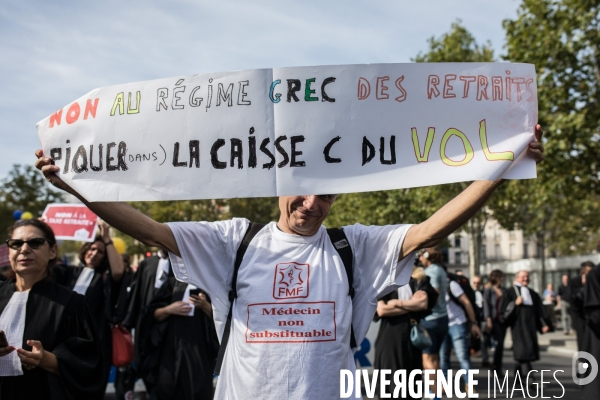 Manifestation des professions libérales contre le régime de retraites universel