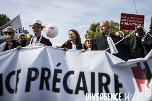 Manifestation des professions libérales contre le régime de retraites universel