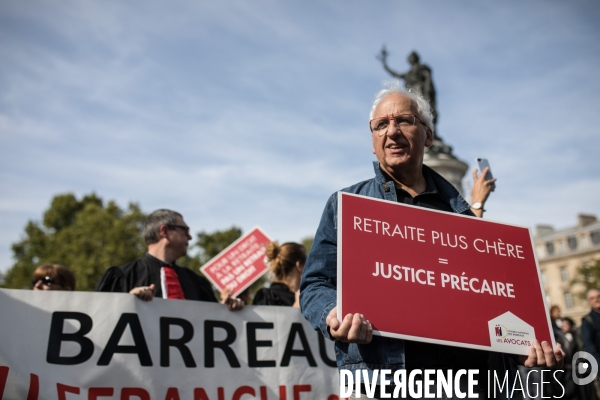 Manifestation des professions libérales contre le régime de retraites universel