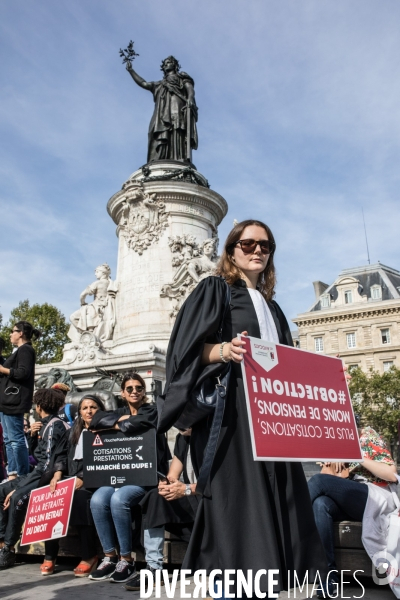 Manifestation des professions libérales contre le régime de retraites universel