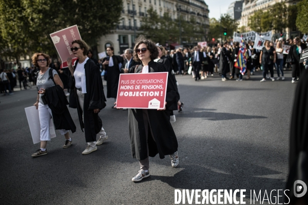 Manifestation des professions libérales contre le régime de retraites universel