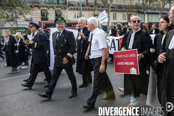 Manifestation des professions libérales contre le régime de retraites universel