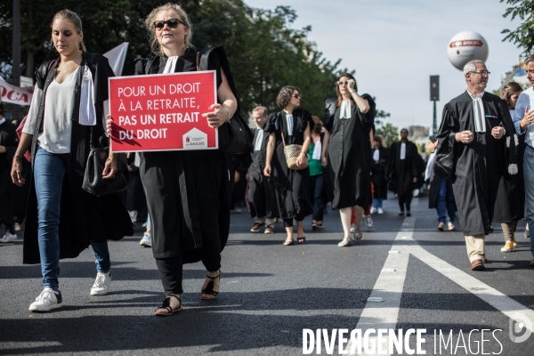 Manifestation des professions libérales contre le régime de retraites universel