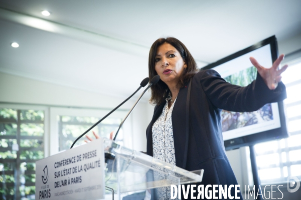 Anne HIDALGO conférence de presse sur la pollution de l air à Paris