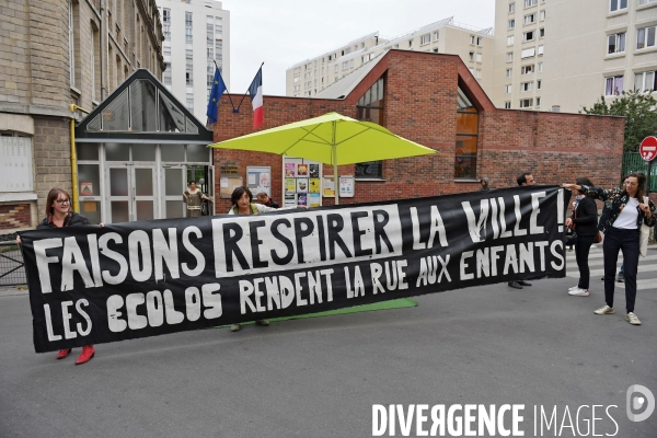 Elections municipales / Opération de piétonnisation d une école