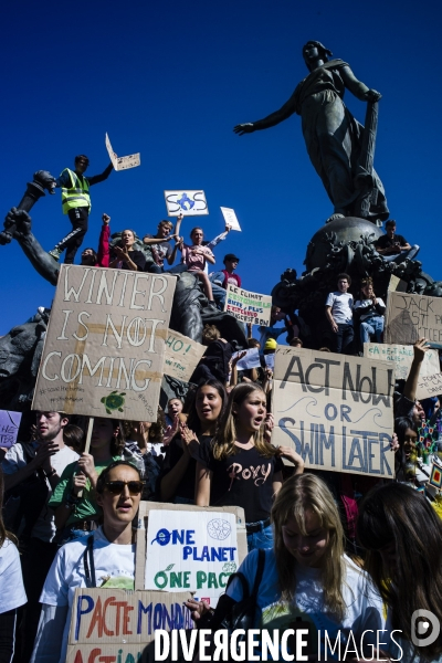 Les jeunes marchent pour le climat.