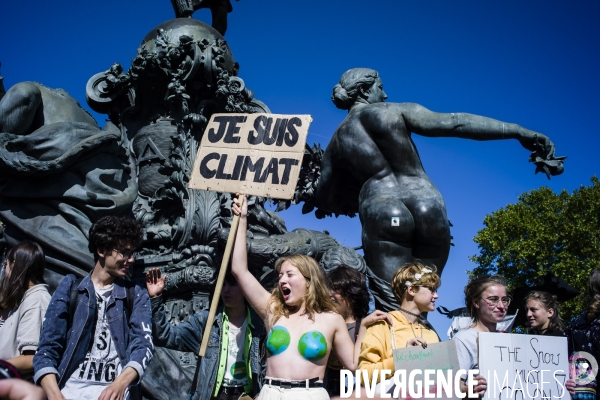 Les jeunes marchent pour le climat.