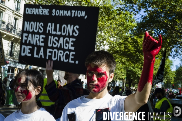 Les jeunes marchent pour le climat.