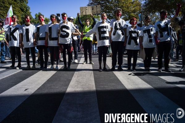 Les jeunes marchent pour le climat.