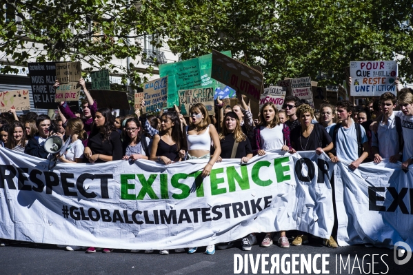 Les jeunes marchent pour le climat.