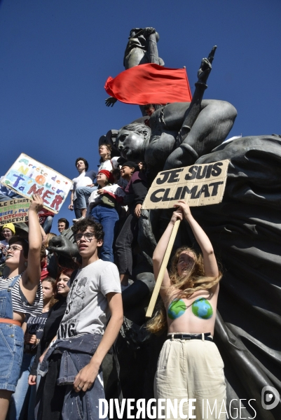 Greve mondiale pour le climat, étudiants et scolaires. Climate justice. Global strike for the climate with youth