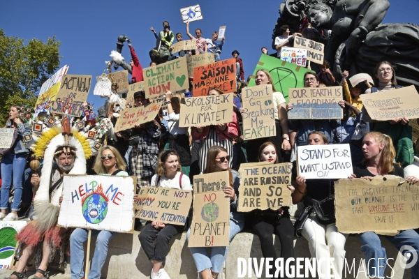 Greve mondiale pour le climat, étudiants et scolaires. Climate justice. Global strike for the climate with youth