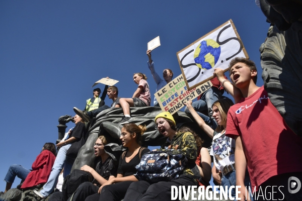 Greve mondiale pour le climat, étudiants et scolaires. Climate justice. Global strike for the climate with youth