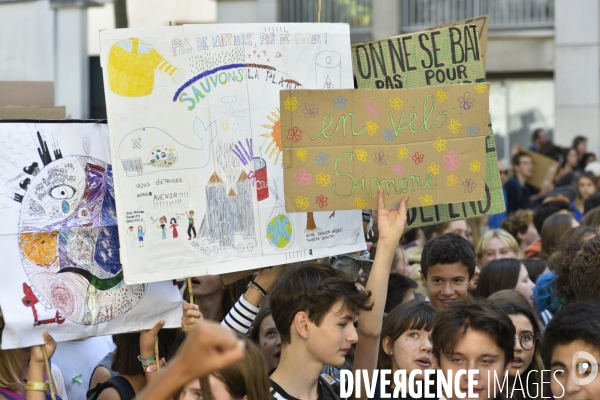 Greve mondiale pour le climat, étudiants et scolaires. Climate justice. Global strike for the climate with youth