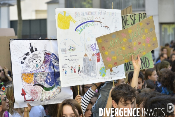 Greve mondiale pour le climat, étudiants et scolaires. Climate justice. Global strike for the climate with youth