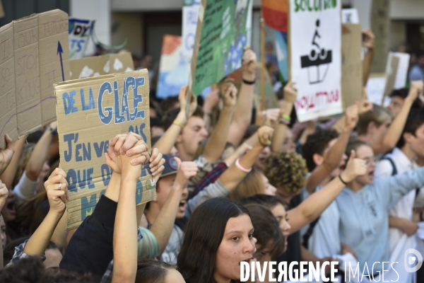 Greve mondiale pour le climat, étudiants et scolaires. Climate justice. Global strike for the climate with youth