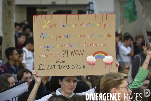 Greve mondiale pour le climat, étudiants et scolaires. Climate justice. Global strike for the climate with youth