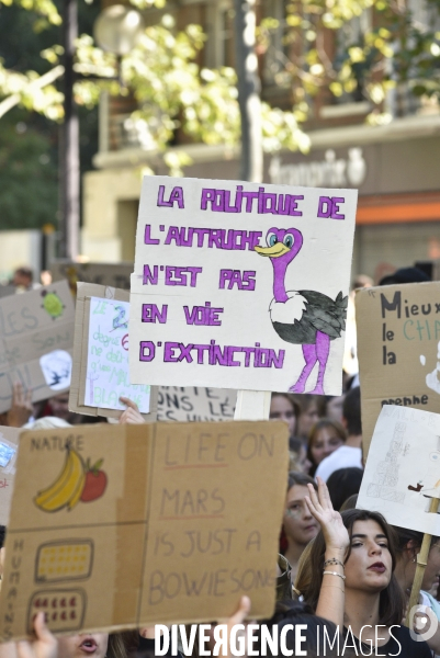 Greve mondiale pour le climat, étudiants et scolaires. Climate justice. Global strike for the climate with youth