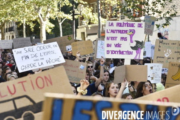 Greve mondiale pour le climat, étudiants et scolaires. Climate justice. Global strike for the climate with youth