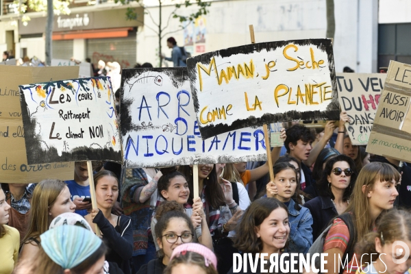 Greve mondiale pour le climat, étudiants et scolaires. Climate justice. Global strike for the climate with youth