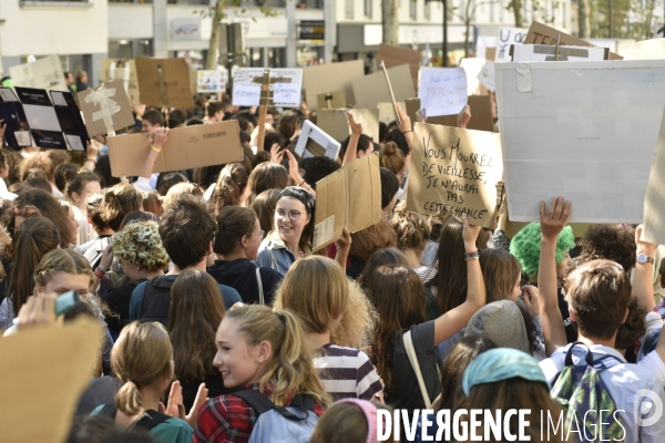 Greve mondiale pour le climat, étudiants et scolaires. Climate justice. Global strike for the climate with youth