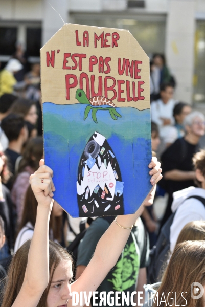 Greve mondiale pour le climat, étudiants et scolaires. Climate justice. Global strike for the climate with youth