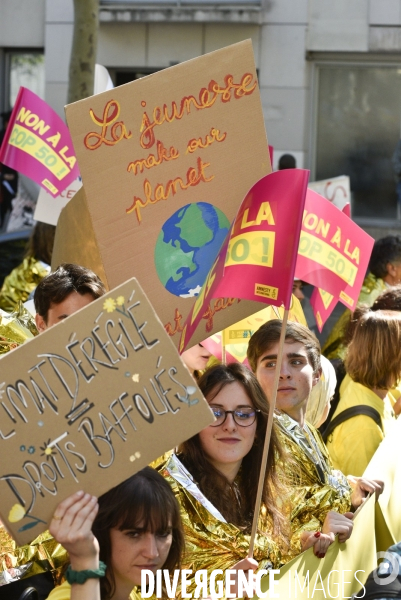 Greve mondiale pour le climat, étudiants et scolaires. Climate justice. Global strike for the climate with youth