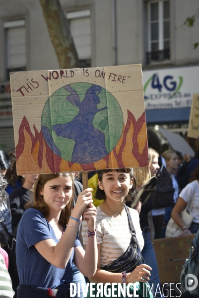 Greve mondiale pour le climat, étudiants et scolaires. Climate justice. Global strike for the climate with youth