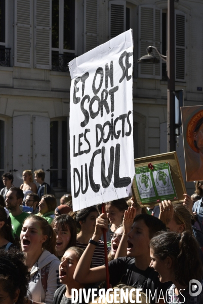 Greve mondiale pour le climat, étudiants et scolaires. Climate justice. Global strike for the climate with youth