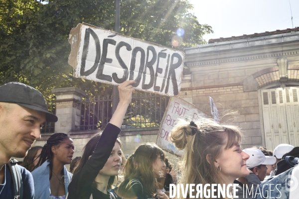 Greve mondiale pour le climat, étudiants et scolaires. Climate justice. Global strike for the climate with youth