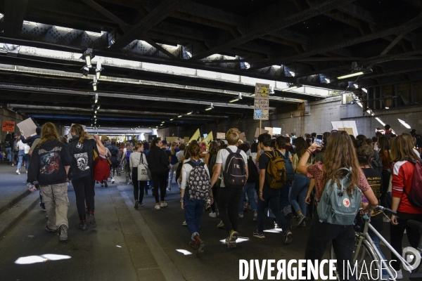 Greve mondiale pour le climat, étudiants et scolaires. Climate justice. Global strike for the climate with youth