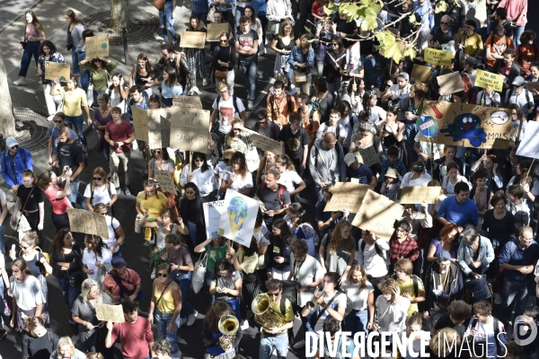 Greve mondiale pour le climat, étudiants et scolaires. Climate justice. Global strike for the climate with youth