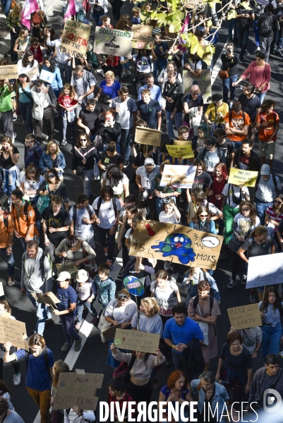 Greve mondiale pour le climat, étudiants et scolaires. Climate justice. Global strike for the climate with youth