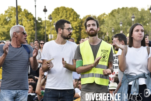 Action blocage du pont de Tolbiac en marge de la Marche pour le climat 2019, à Paris. Walk for the climate.