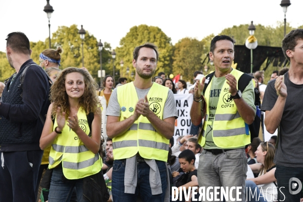 Action blocage du pont de Tolbiac en marge de la Marche pour le climat 2019, à Paris. Walk for the climate.