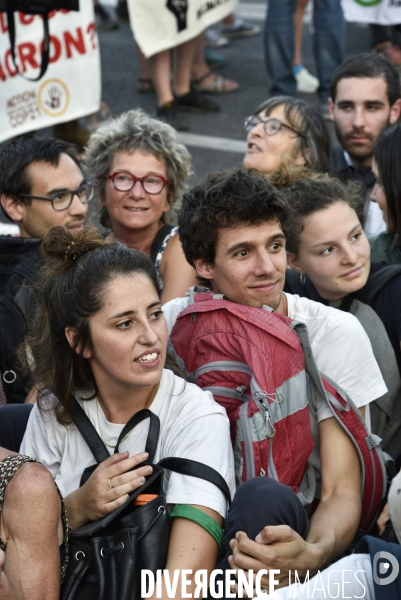 Action blocage du pont de Tolbiac en marge de la Marche pour le climat 2019, à Paris. Walk for the climate.