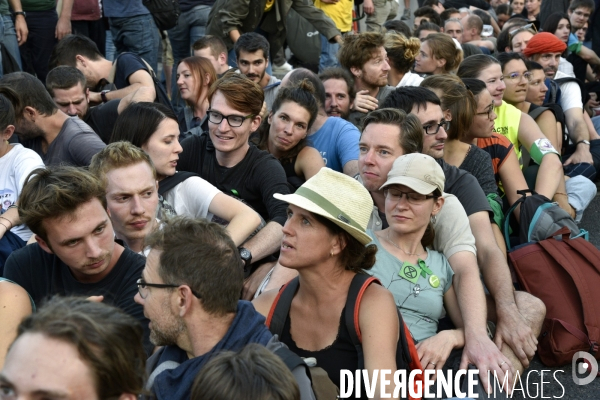 Action blocage du pont de Tolbiac en marge de la Marche pour le climat 2019, à Paris. Walk for the climate.