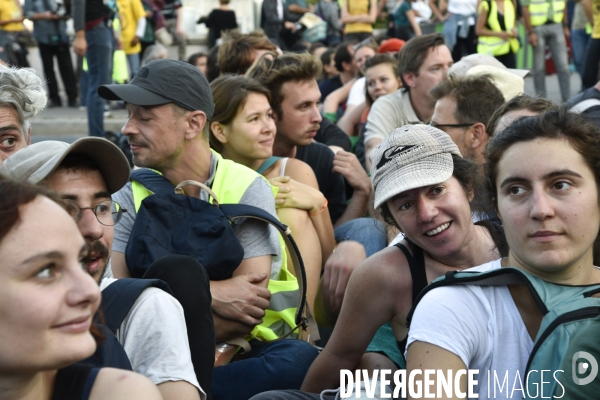 Action blocage du pont de Tolbiac en marge de la Marche pour le climat 2019, à Paris. Walk for the climate.