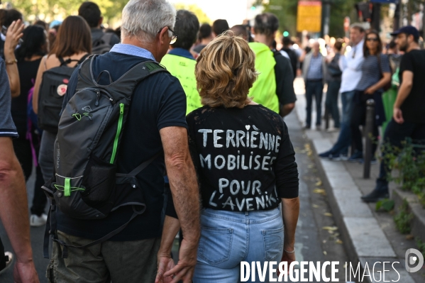 Manifestation pour le climat pertubée par les black blocks et les gilets jaunes
