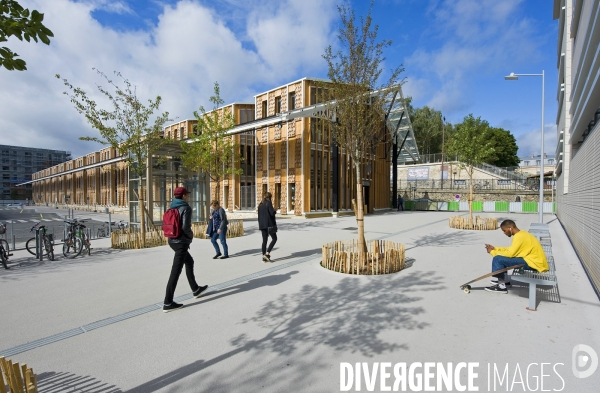 Le siége de Nature et Découvertes dans le nouveau quartier de la gare Versailles Chantiers