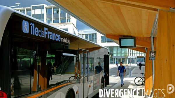 Le siége de Nature et Découvertes dans le nouveau quartier de la gare Versailles Chantiers