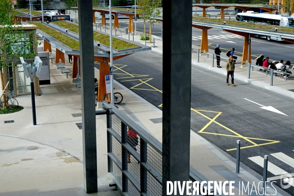 Le siége de Nature et Découvertes dans le nouveau quartier de la gare Versailles Chantiers