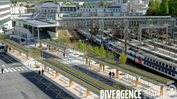 Le siége de Nature et Découvertes dans le nouveau quartier de la gare Versailles Chantiers