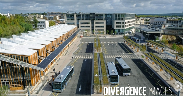 Le siége de Nature et Découvertes dans le nouveau quartier de la gare Versailles Chantiers