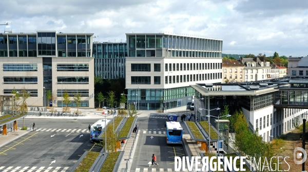 Le siége de Nature et Découvertes dans le nouveau quartier de la gare Versailles Chantiers