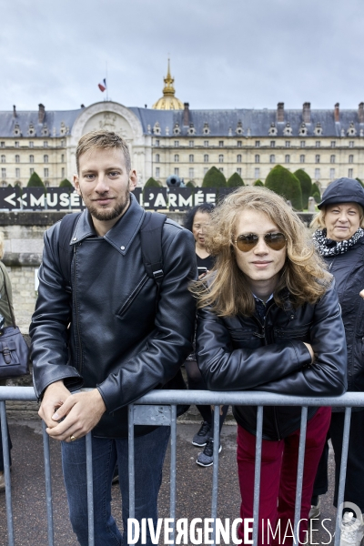 Le public rend un dernier hommage aux Invalides à Jacques Chirac