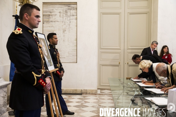 L hommage des Français au président Chirac.
