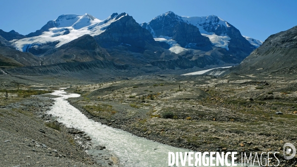 Glaciers, chutes, fleuves et lacs dans les Rocheuses canadiennes