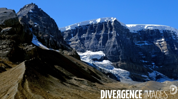 Glaciers, chutes, fleuves et lacs dans les Rocheuses canadiennes