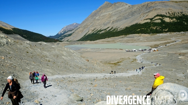 Glaciers, chutes, fleuves et lacs dans les Rocheuses canadiennes